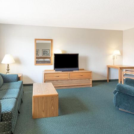 Super 8 By Wyndham Dewitt Hotel Luaran gambar